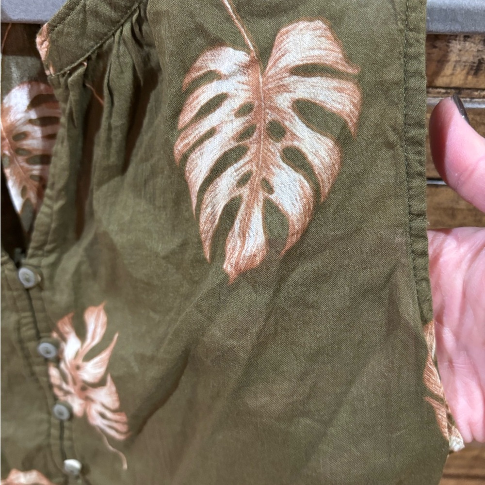 Liz Claiborne Green Leaf Print Blouse - Picture 4 of 6